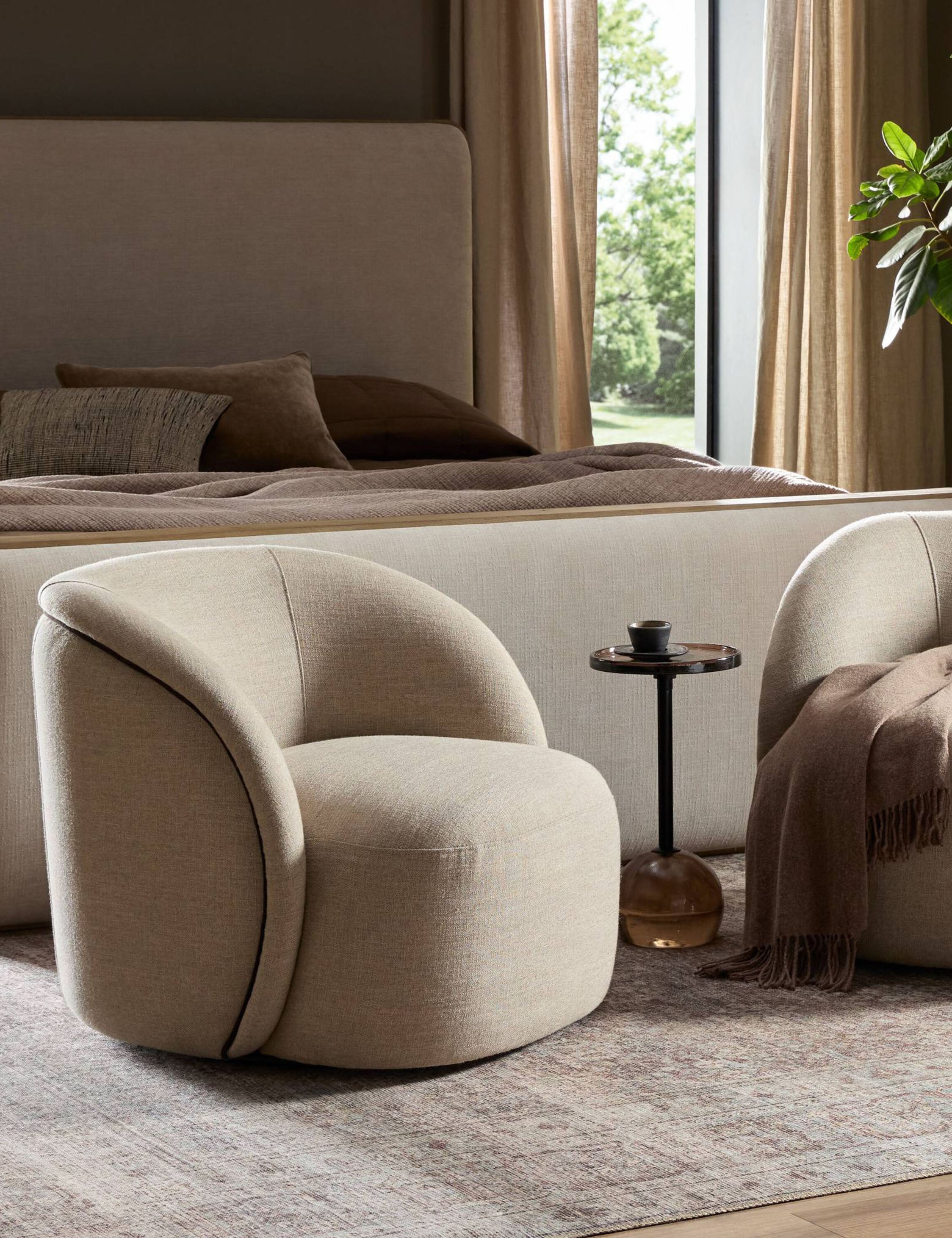 Lada Swivel Chair